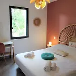 Spacious House With Garden Сустон