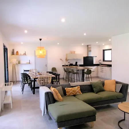 Spacious House With Garden Dom wakacyjny *