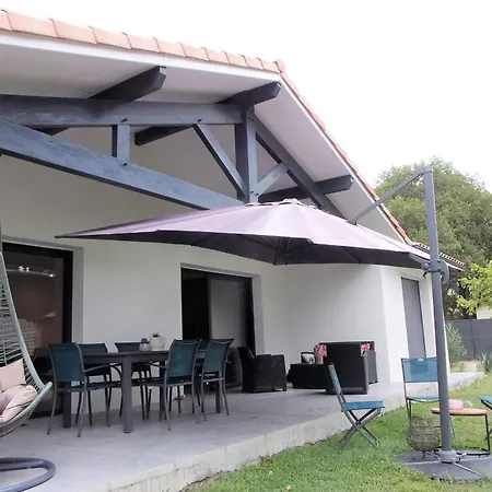 Dom wakacyjny Spacious House With Garden