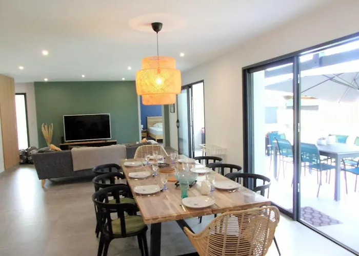 Spacious House With Garden *