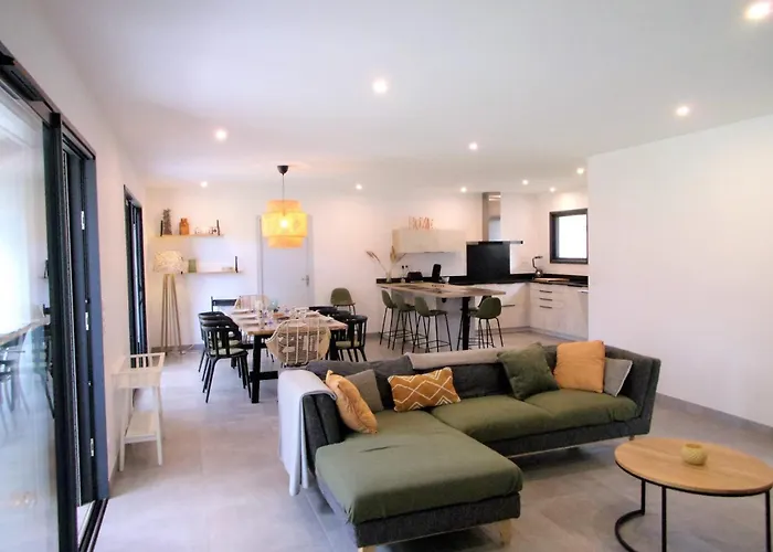 Spacious House With Garden Tatil Evi *